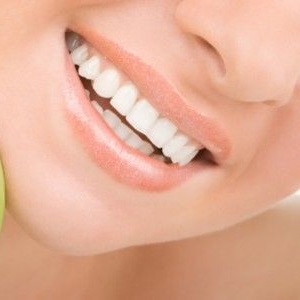 Sbiancare i denti con metodi naturali
