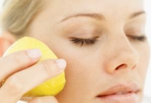 Come curare l'acne naturalmente