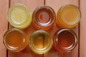 il miele biologico ha molte proprietà e benefici, a differenza di quello industriale