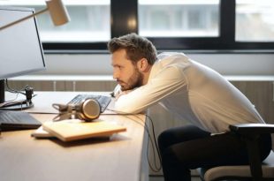 La corretta postura in ufficio: 3 consigli utili